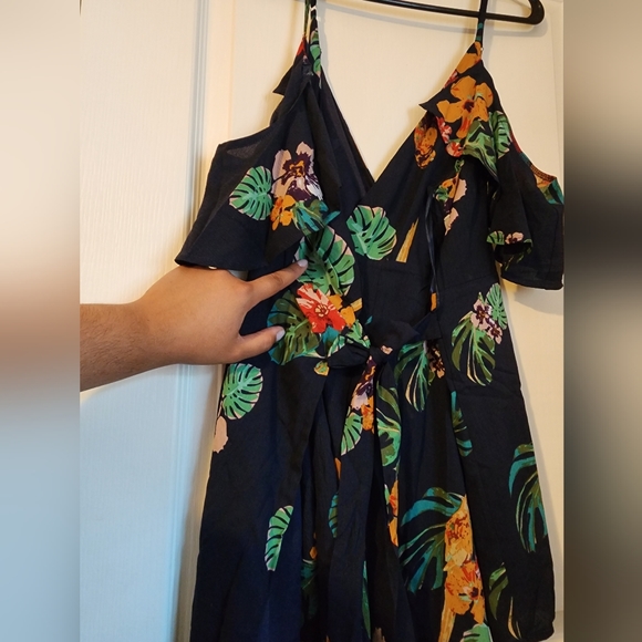 Fashion Nova Tropical Romper. - Picture 5 of 8